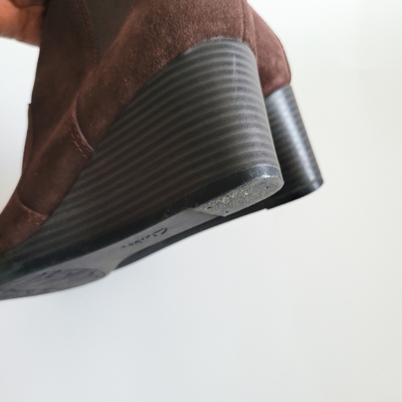 Clarks brown wedged booties - Picture 5 of 14